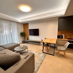 noon-city-center-apartment.hotels-in-tirana.com/